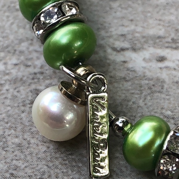 Vantel Pearls Green Apple Wrist Candy Bracelet - Picture 3 of 5